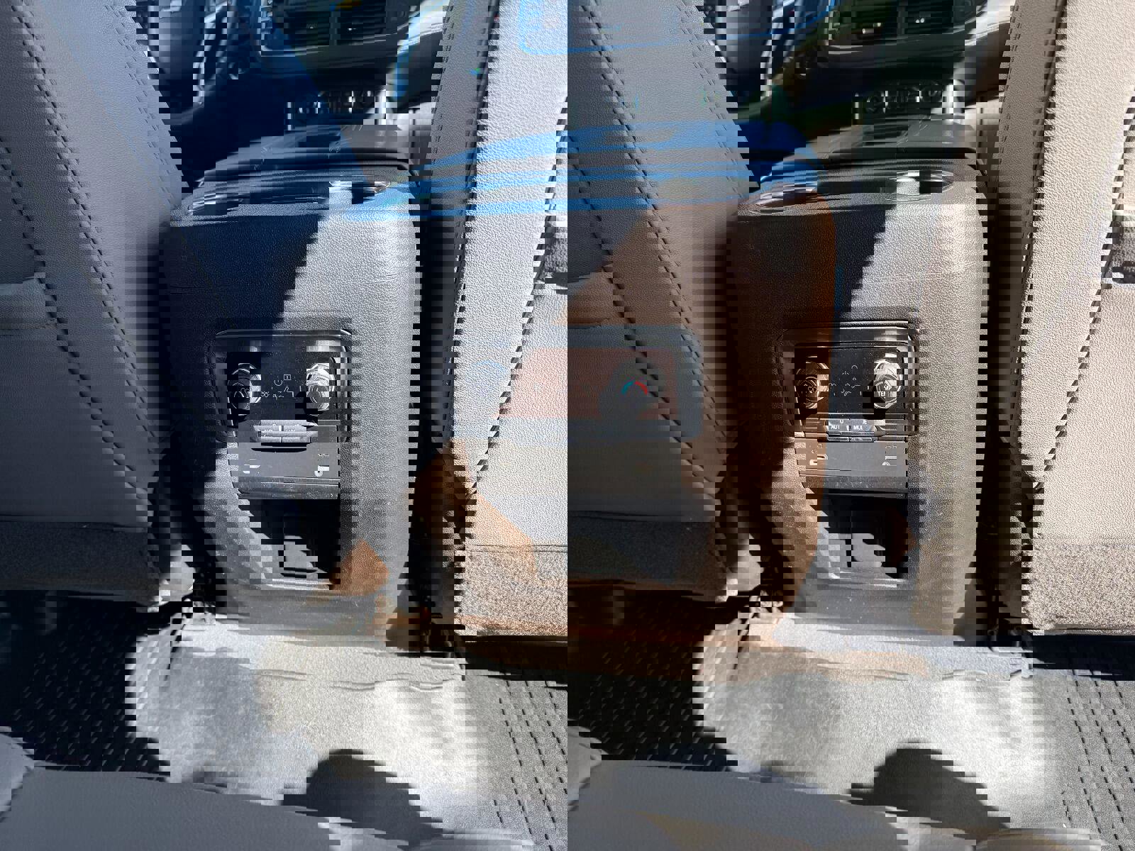 Used 2021 Chevrolet Suburban LT image 19