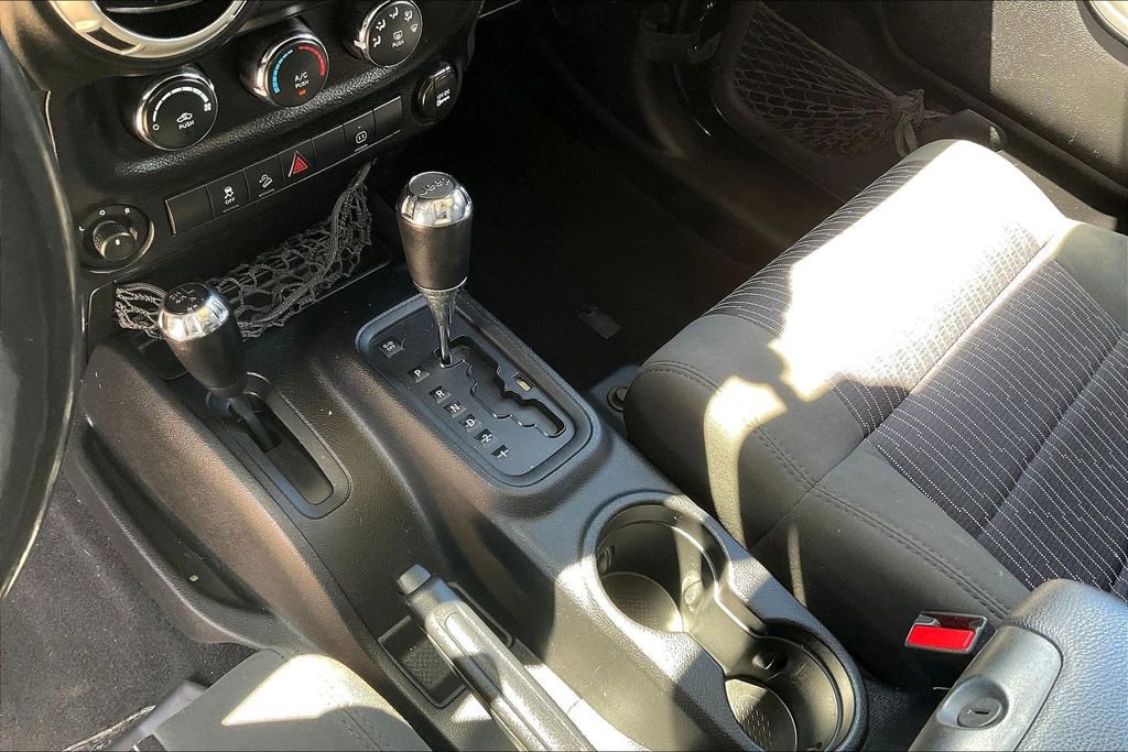 Used 2011 Jeep Wrangler Unlimited Sahara AWD/4WD image 15