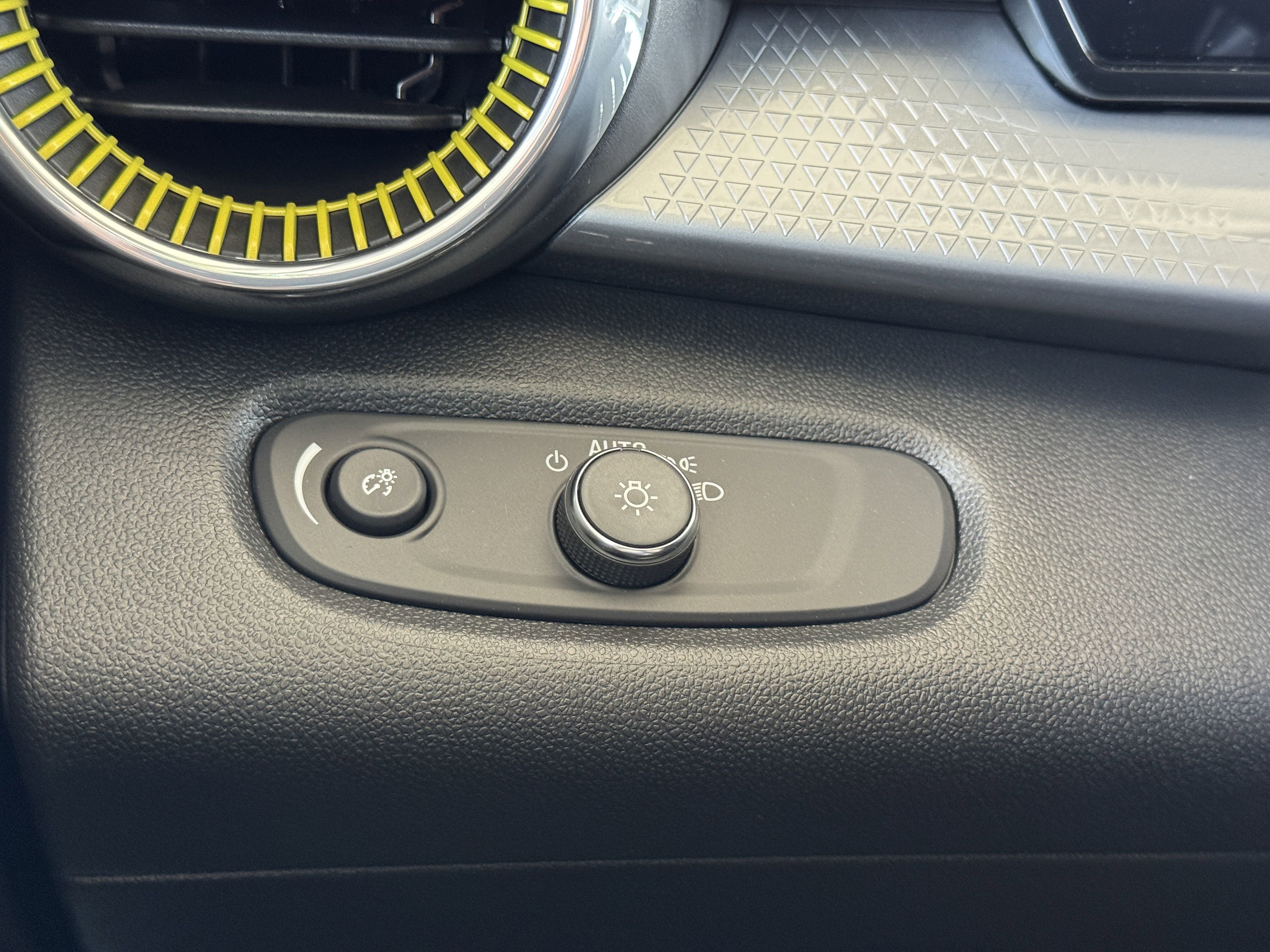 New 2025 Chevrolet Trax LT w/ LT Convenience Package image 23