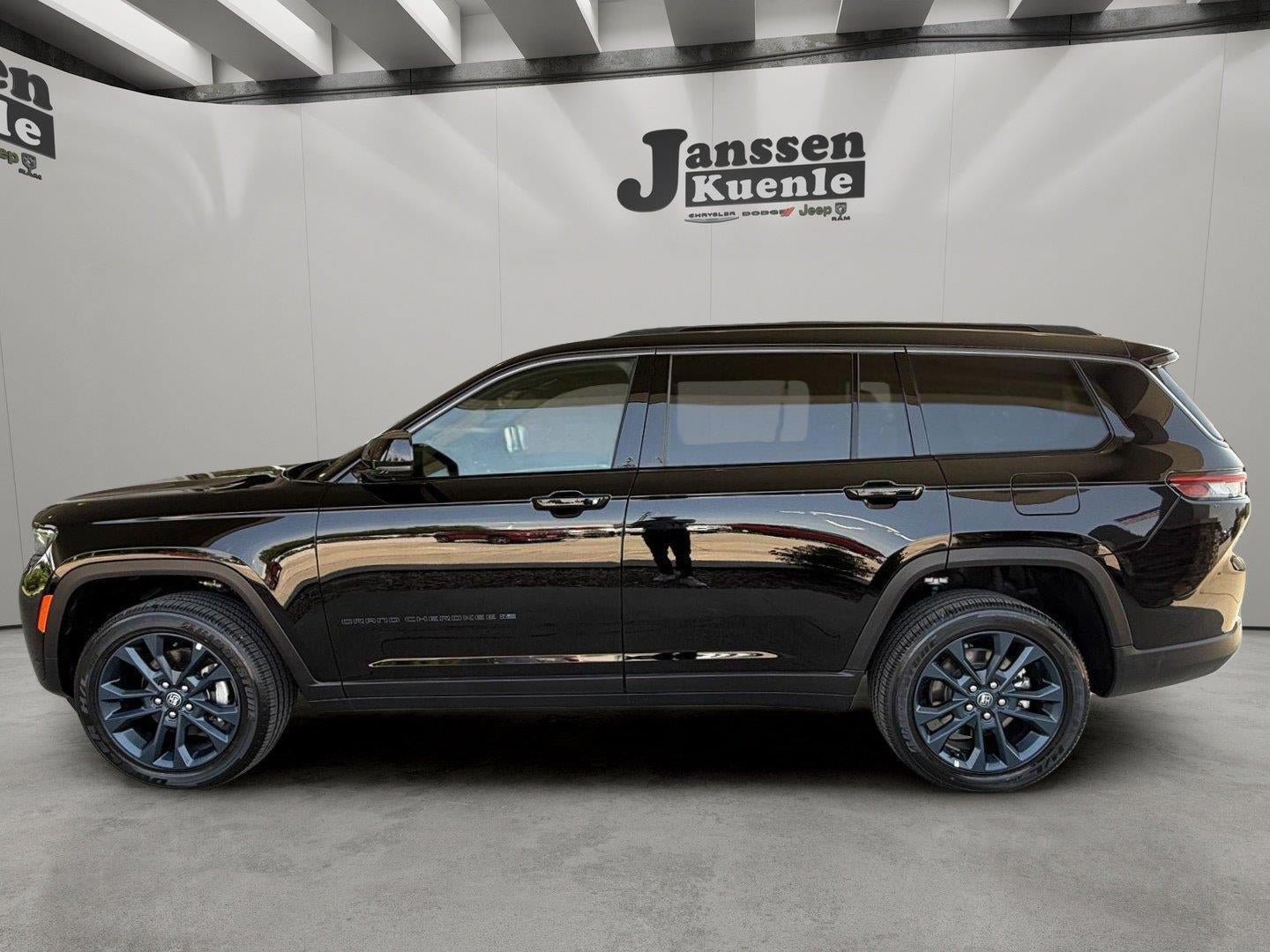 New 2026 Jeep Grand Cherokee L Limited AWD/4WD image 1