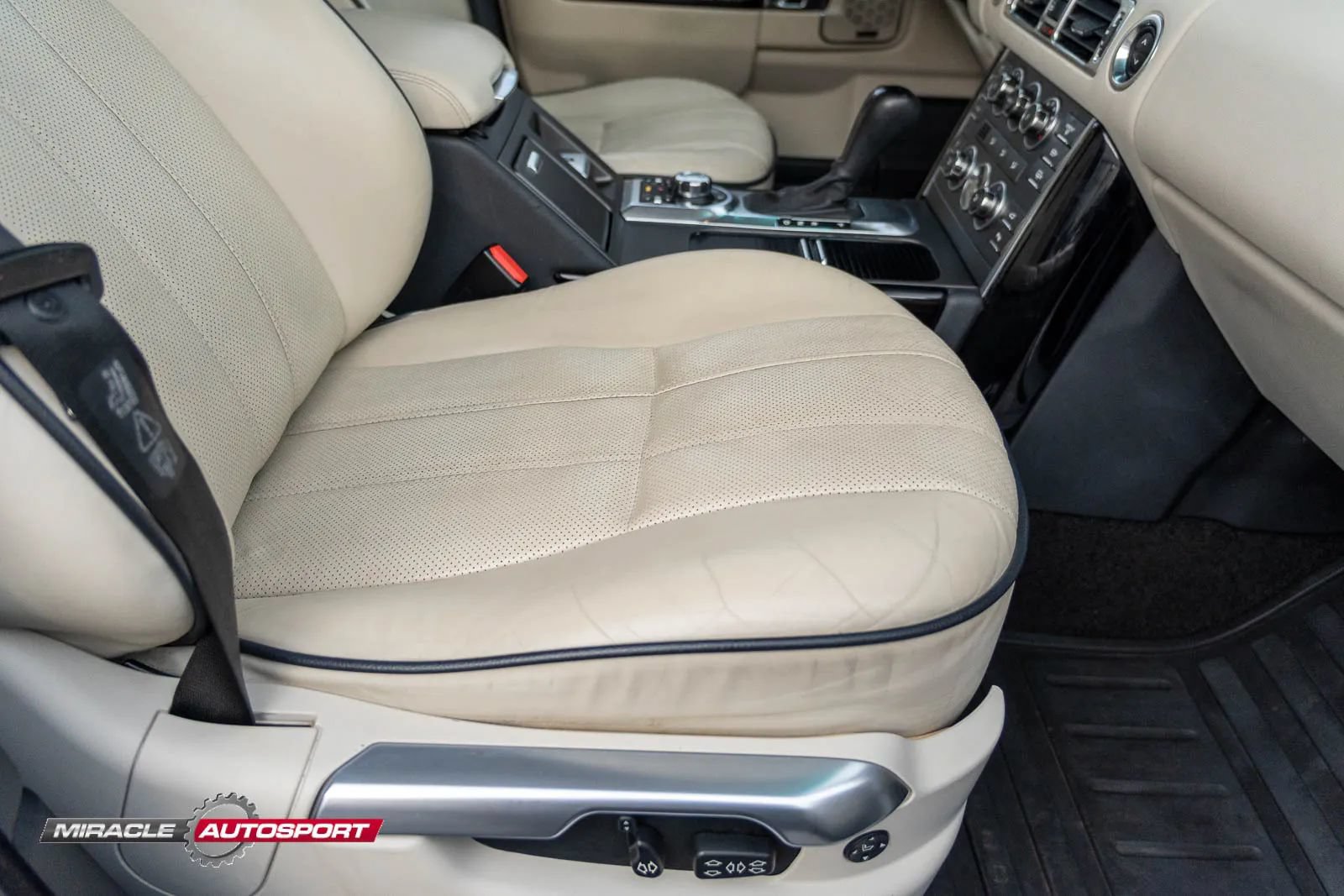 Used 2012 Land Rover Range Rover Supercharged AWD/4WD image 31