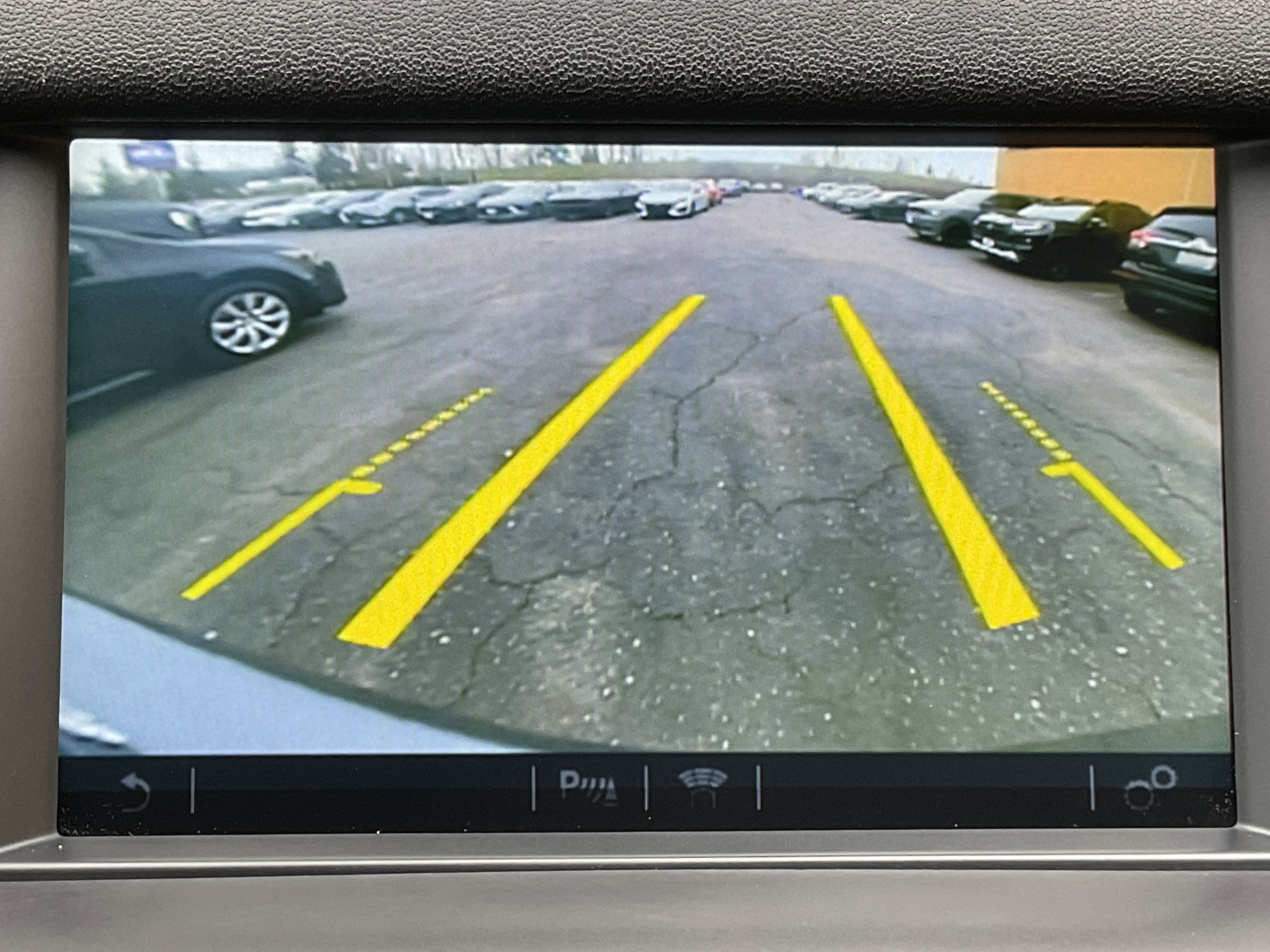 Used 2016 Land Rover Discovery Sport HSE AWD/4WD image 14