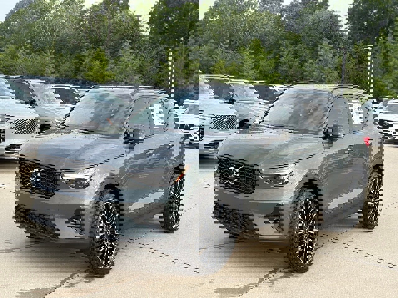 New 2026 Volvo XC40 B5 Ultra w/ Protection Package Premier image 2