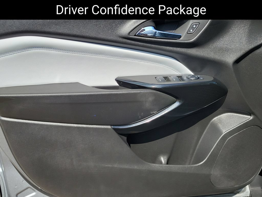 Used 2024 Chevrolet Trax LT w/ Driver Confidence Package FWD image 11