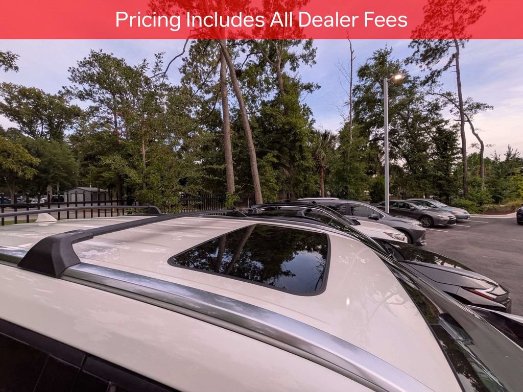 Used 2021 Toyota Highlander XLE AWD/4WD image 11