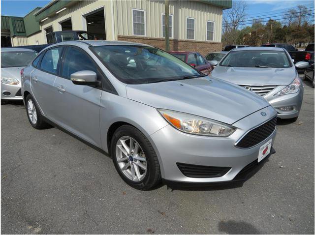 Used 2015 Ford Focus SE image 1
