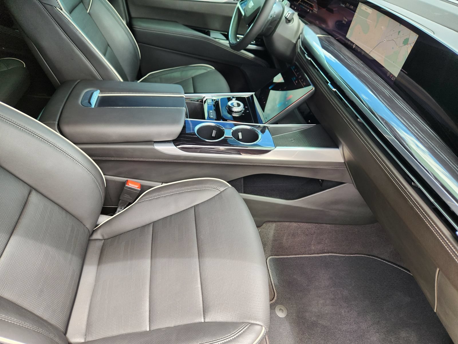 Used 2025 Cadillac Escalade Sport AWD/4WD image 14