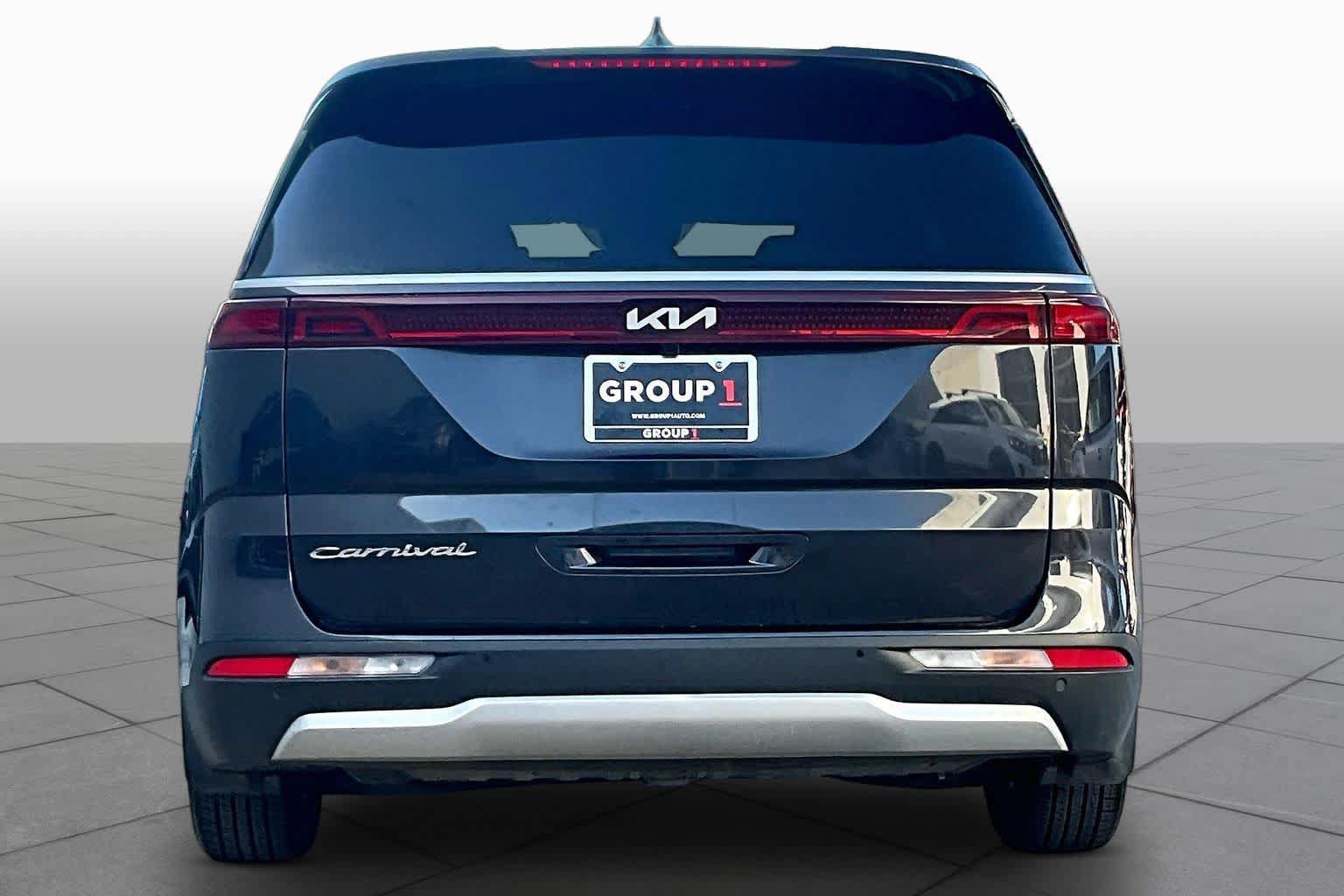 Used 2022 Kia Carnival LX FWD image 5