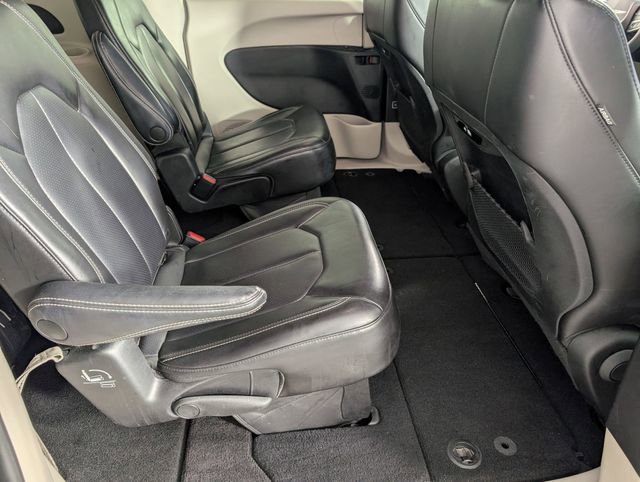 Used 2023 Chrysler Pacifica Touring-L FWD image 30