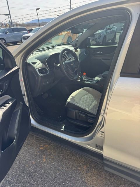 Used 2020 Chevrolet Equinox LS image 3