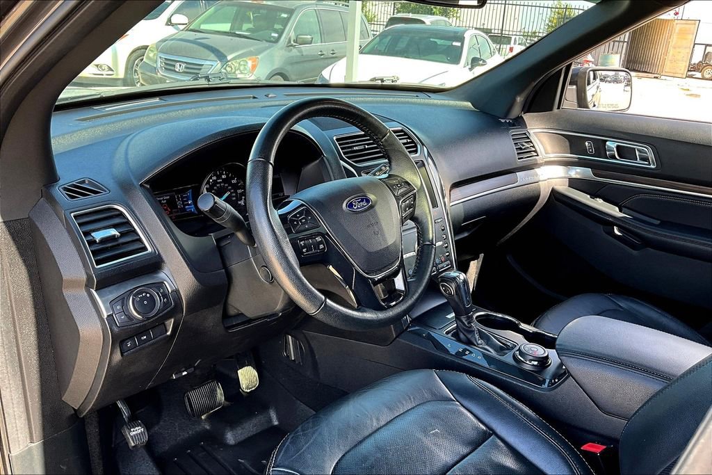 Used 2019 Ford Explorer Limited w/ Ford Safe & Smart Package image 15