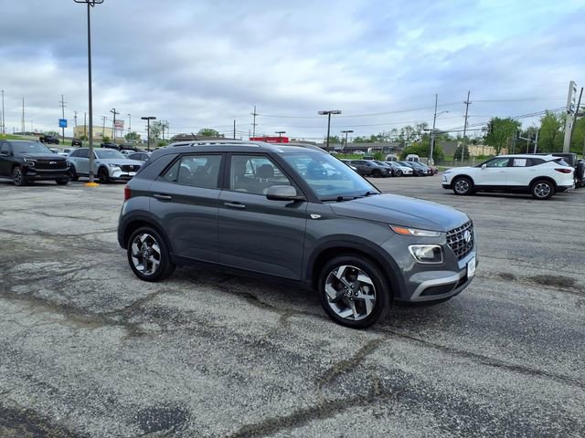 Used 2025 Hyundai Venue SEL FWD image 11
