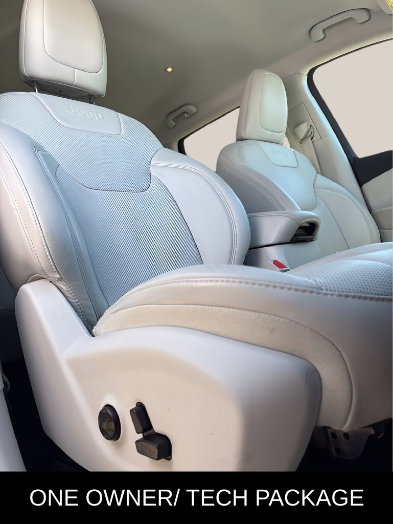 Used 2019 Jeep Cherokee Limited w/ Technology Group FWD image 21