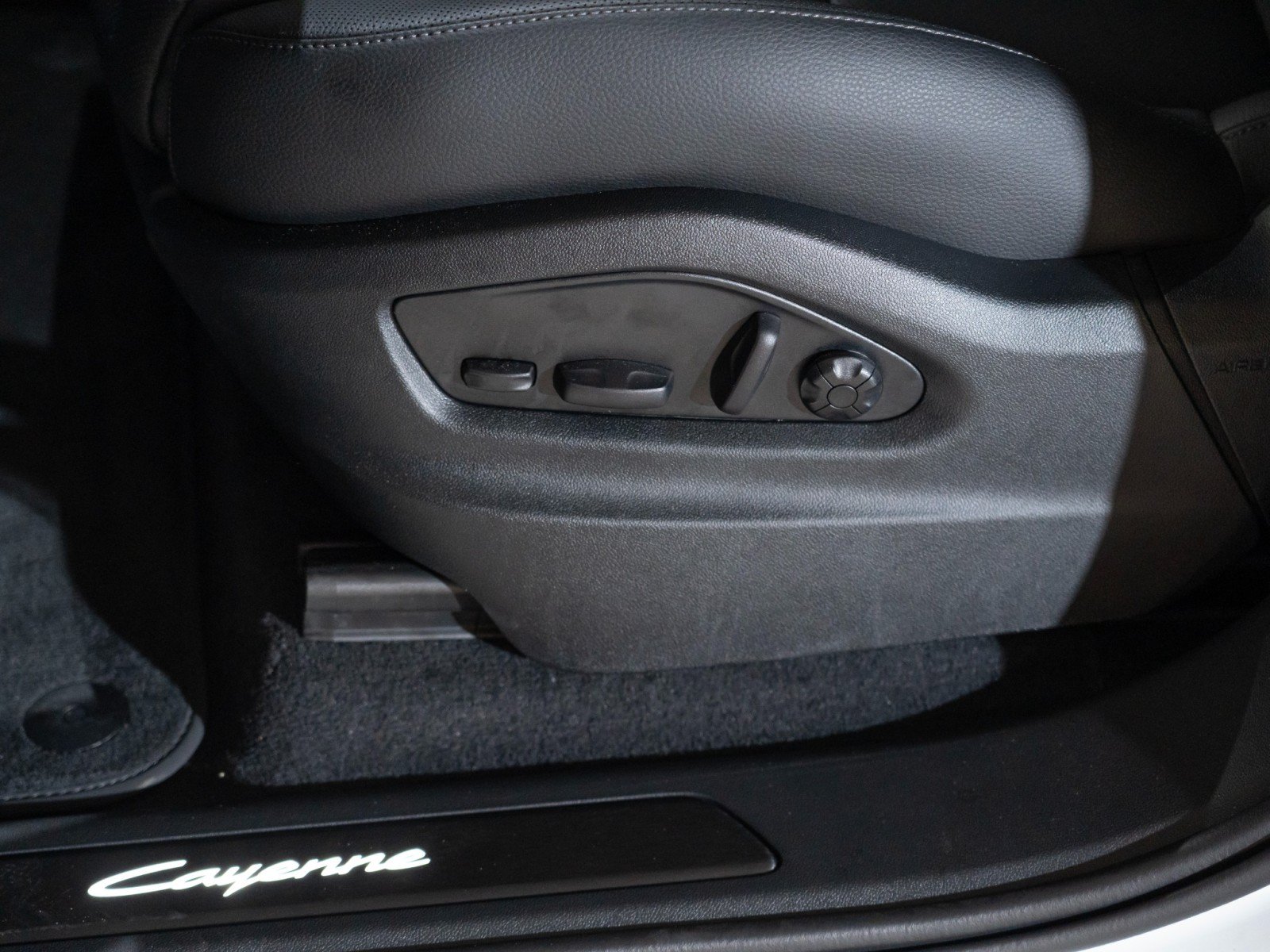 Certified 2026 Porsche Cayenne E-Hybrid AWD/4WD image 13