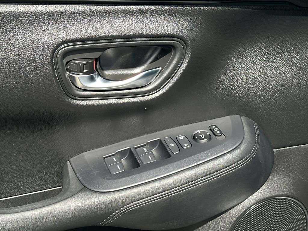 Used 2023 Honda HR-V LX image 17