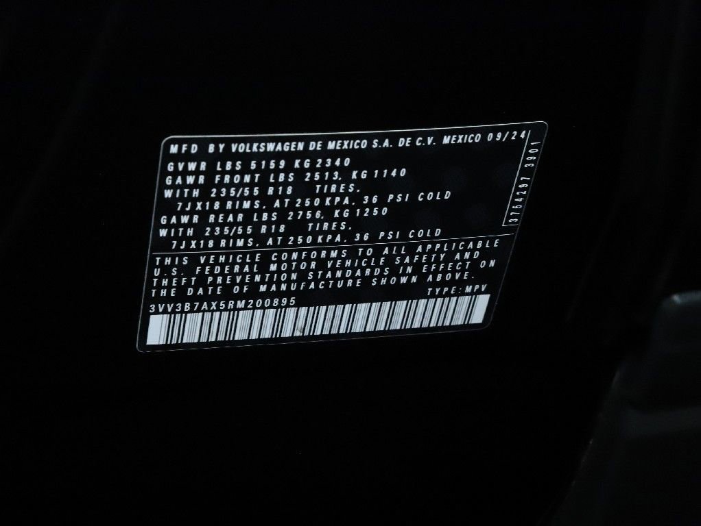 Used 2024 Volkswagen Tiguan SE image 21