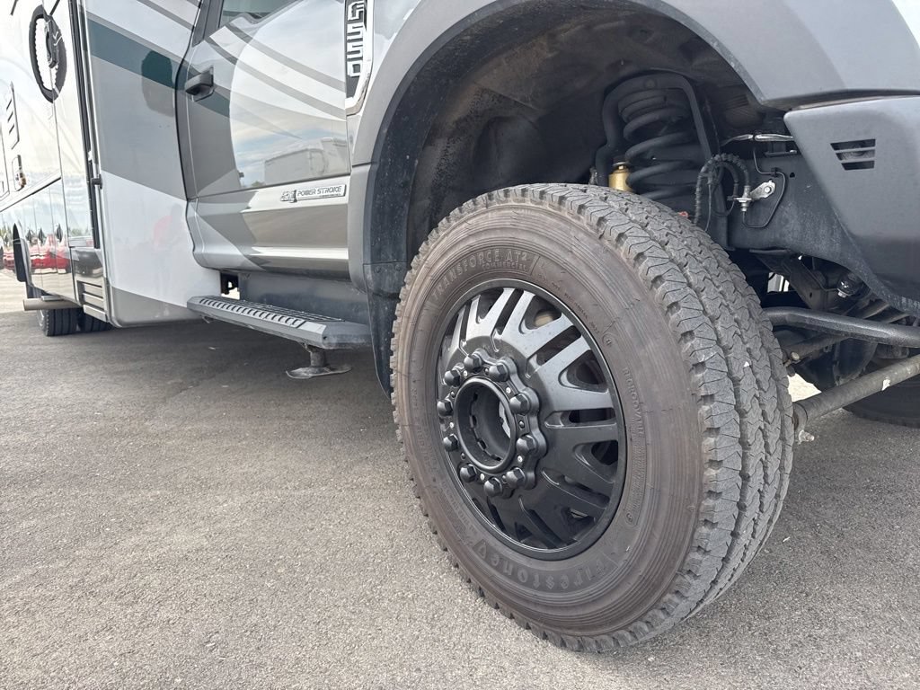 Used 2022 Ford F550 4x4 Regular Cab Super Duty w/ XLT Value Package image 8