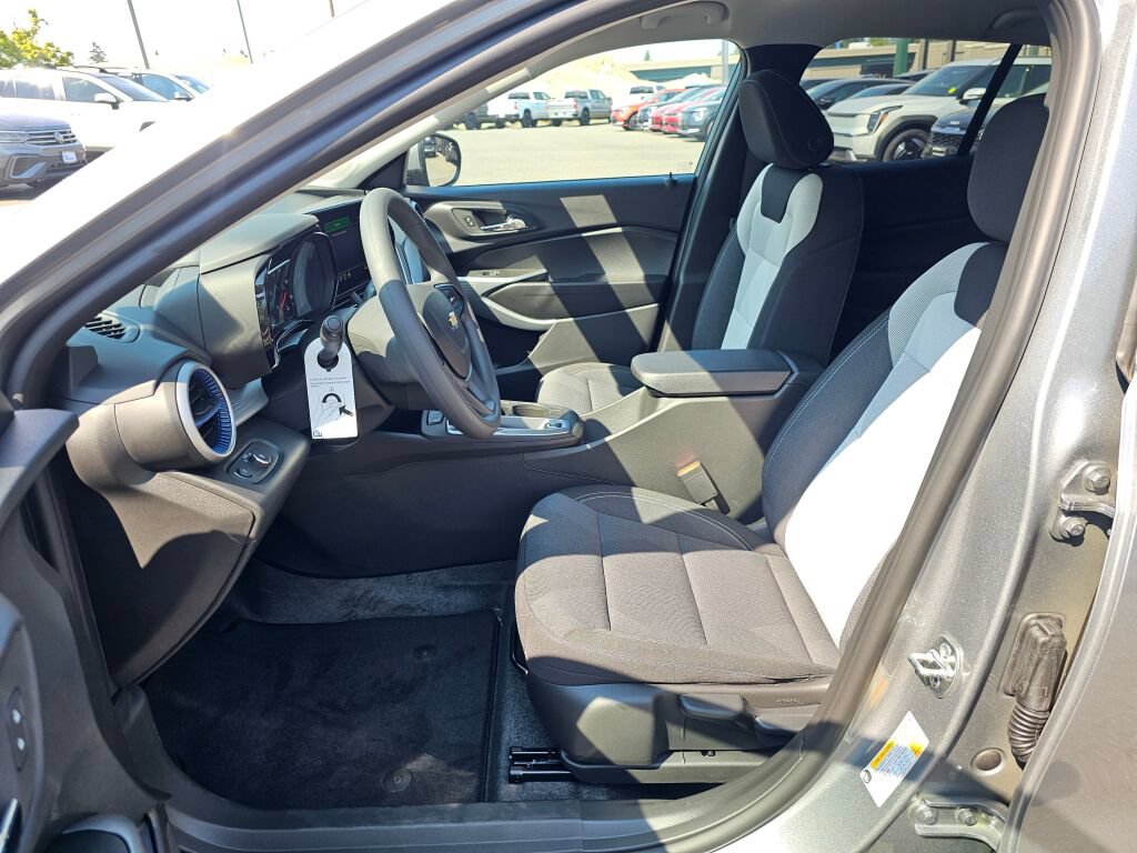 New 2026 Chevrolet Trax LS w/ LS Convenience Package FWD image 20