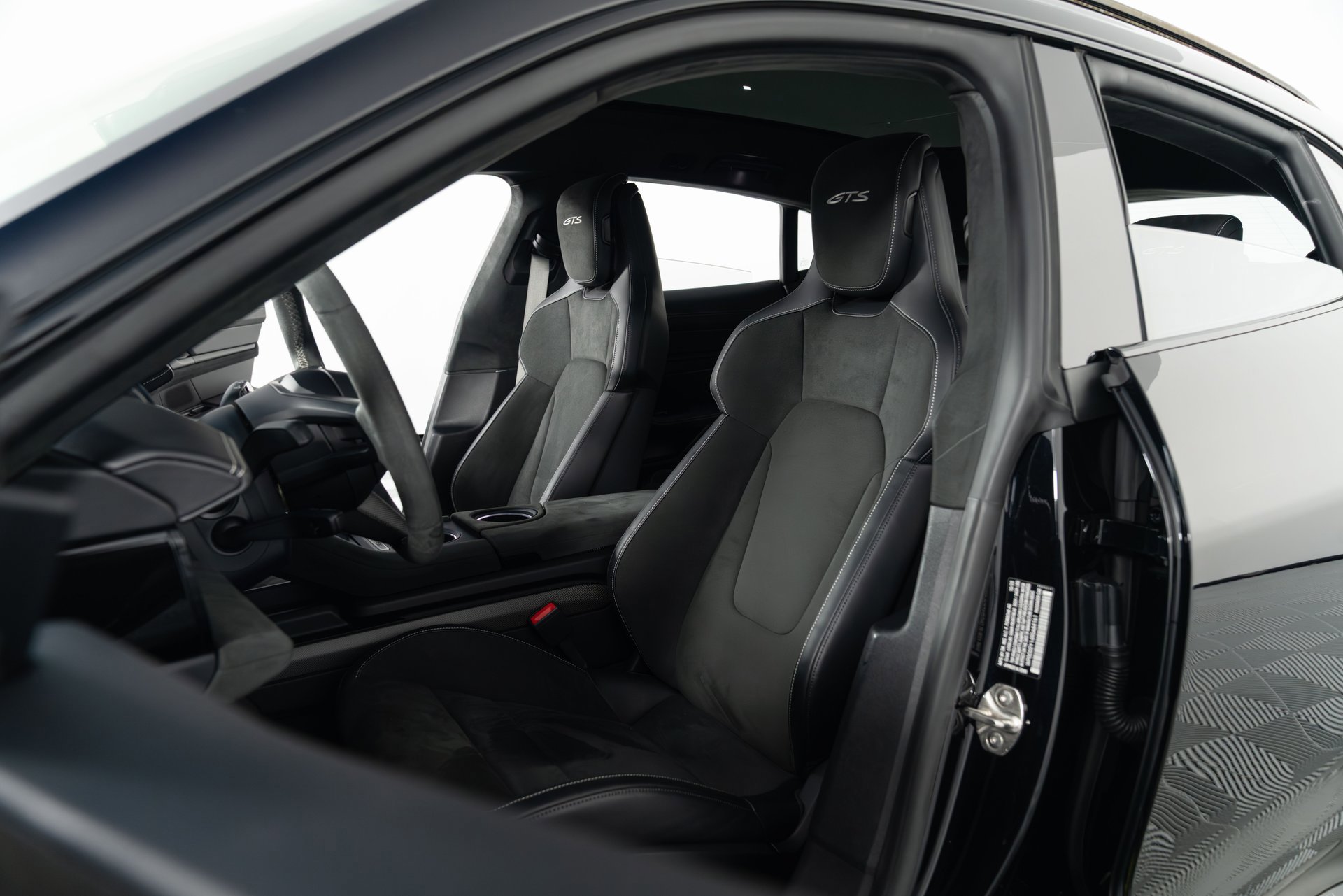 Used 2024 Porsche Taycan GTS AWD/4WD image 11