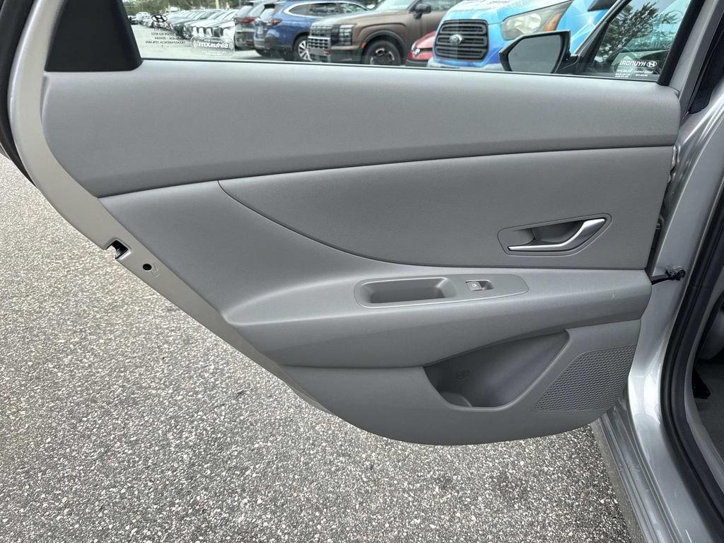 Used 2022 Hyundai Elantra SEL FWD image 12