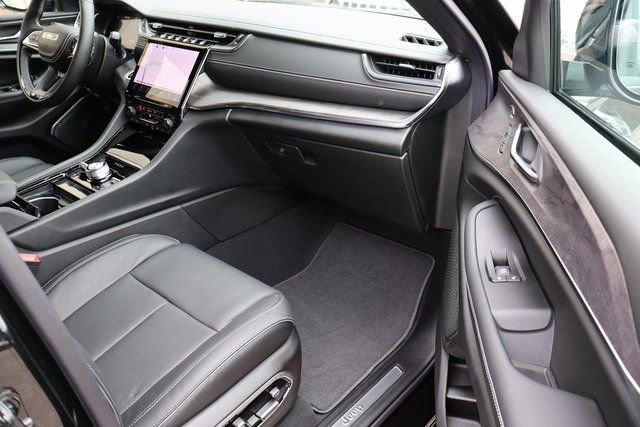 New 2025 Jeep Grand Cherokee Overland w/ Adv Protech Group III image 49