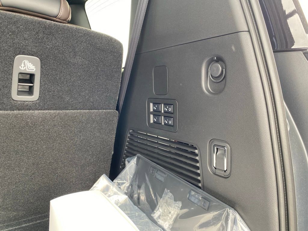 New 2025 Nissan Armada SL w/ Captain's Chari Seat Package image 37