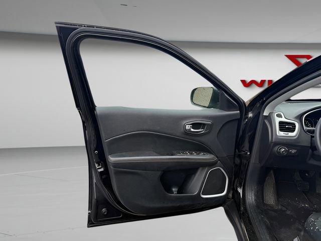 Used 2019 Jeep Compass Latitude w/ Safety & Security Group image 4