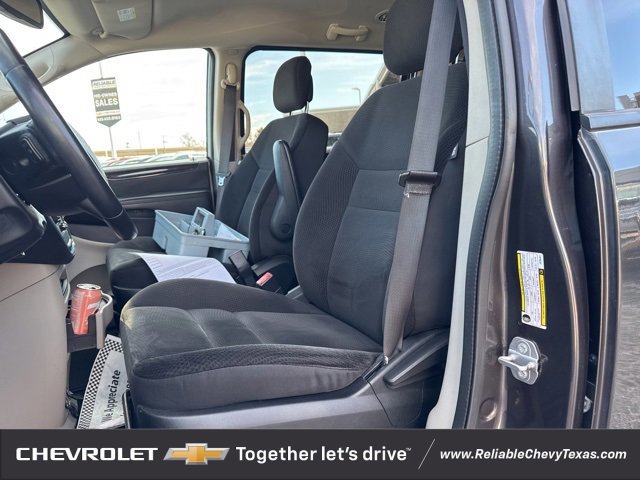 Used 2018 Dodge Grand Caravan SE w/ UConnect Hands-Free Group image 21