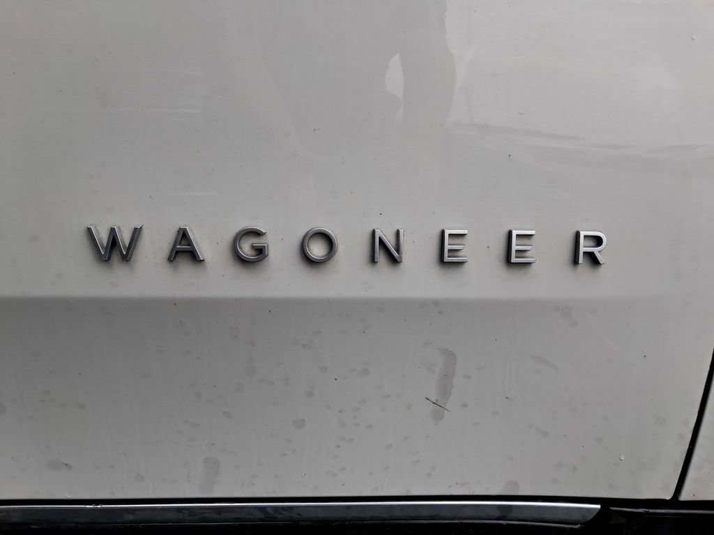 Used 2022 Jeep Wagoneer Series III w/ Rear Seat Entertainment Group AWD/4WD image 11