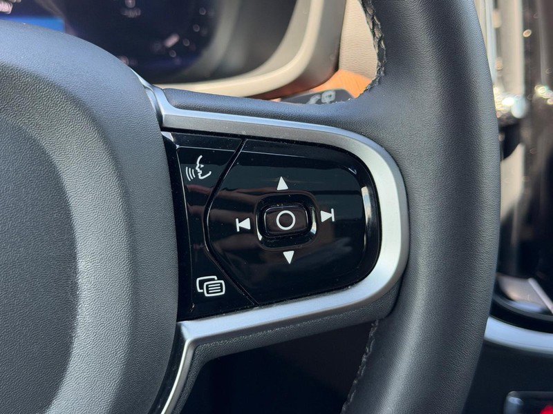 Certified 2025 Volvo V60 B5 Cross Country Plus AWD/4WD image 19