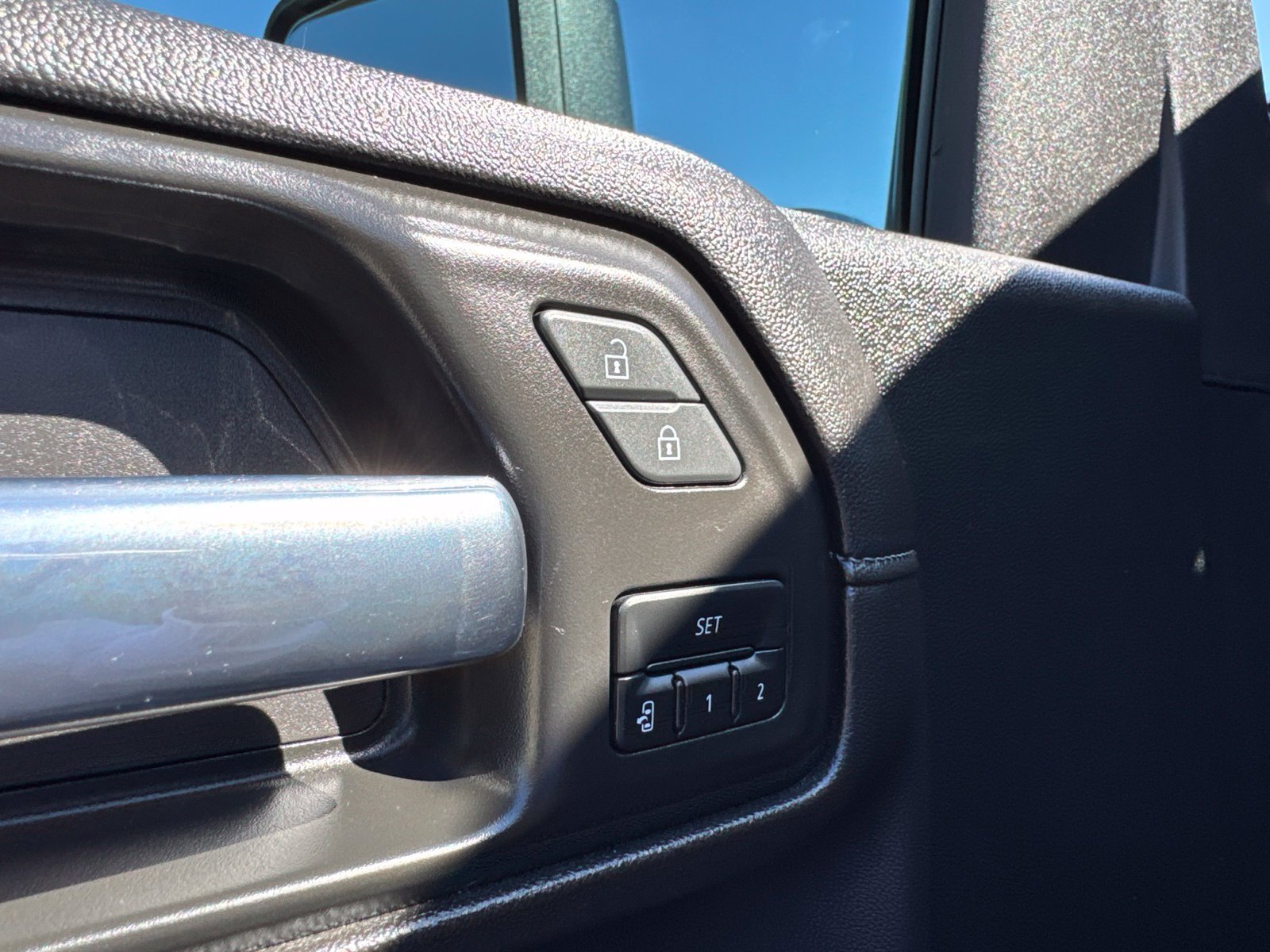 Used 2023 GMC Sierra 3500 Denali w/ Denali Ultimate Package AWD/4WD image 21
