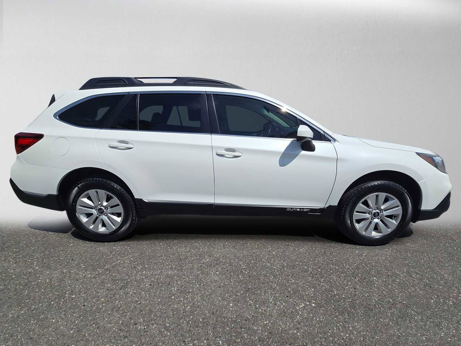 Used 2018 Subaru Outback 2.5i Premium AWD/4WD image 8