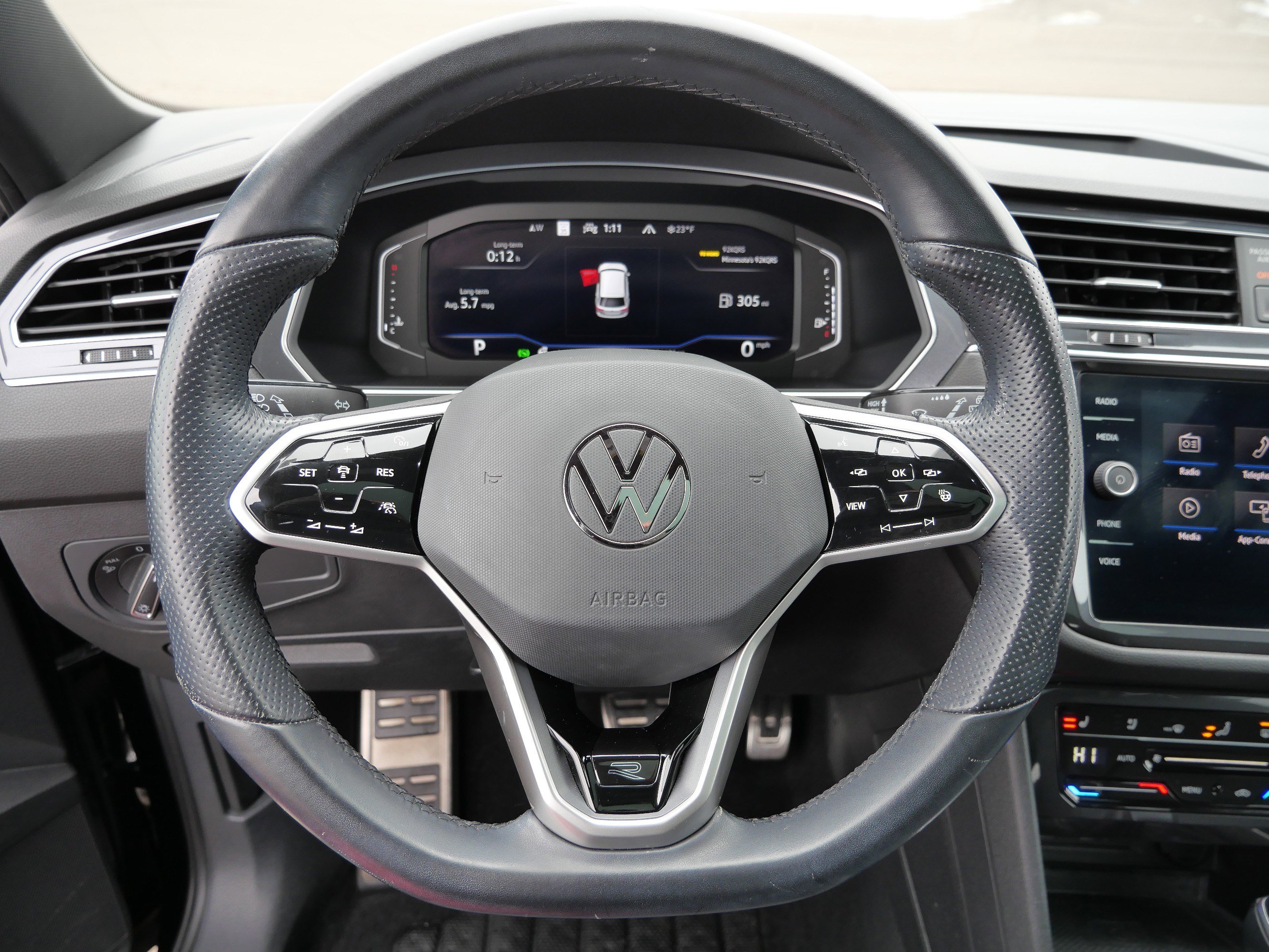 Certified 2022 Volkswagen Tiguan SEL R-Line image 26