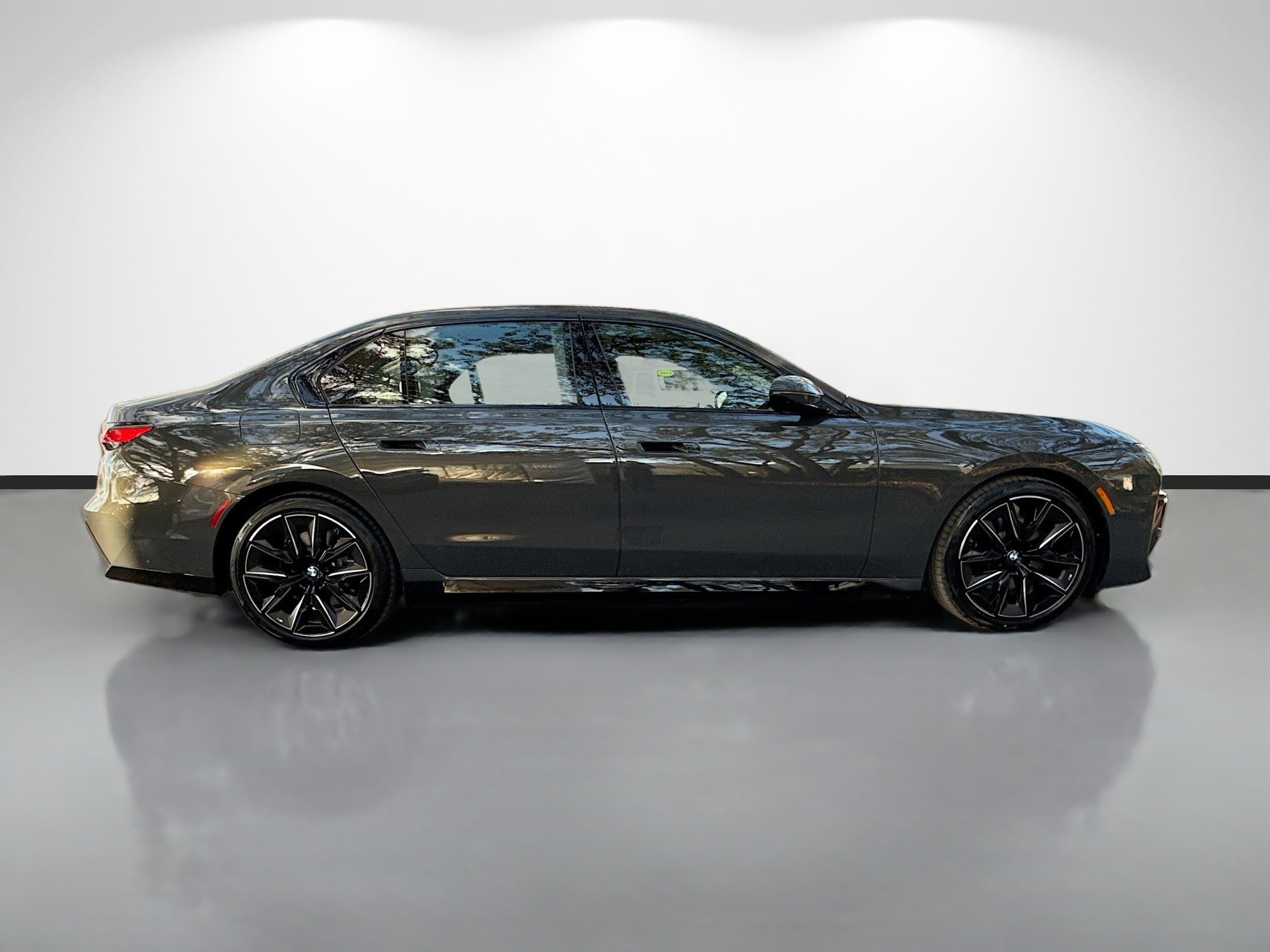 New 2026 BMW 750e xDrive AWD/4WD image 2