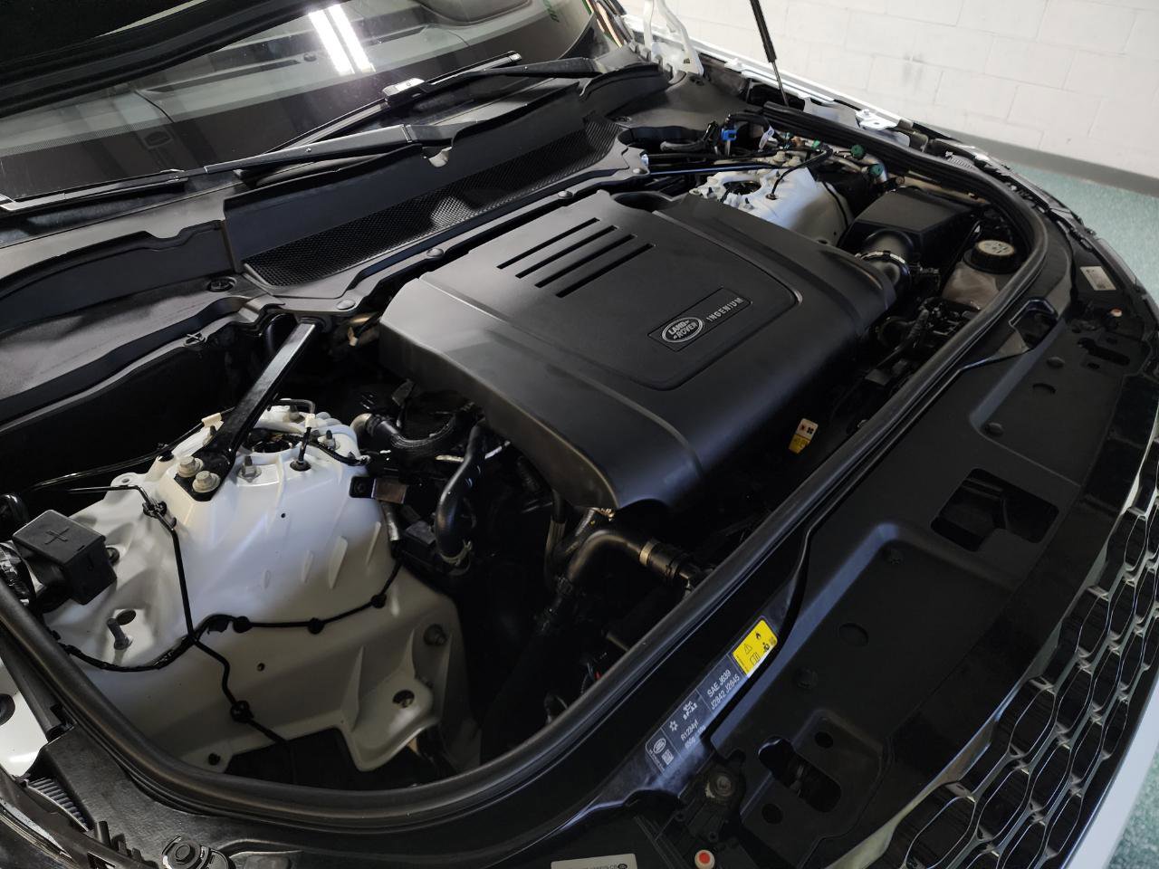 Used 2022 Land Rover Discovery S R-Dynamic image 52