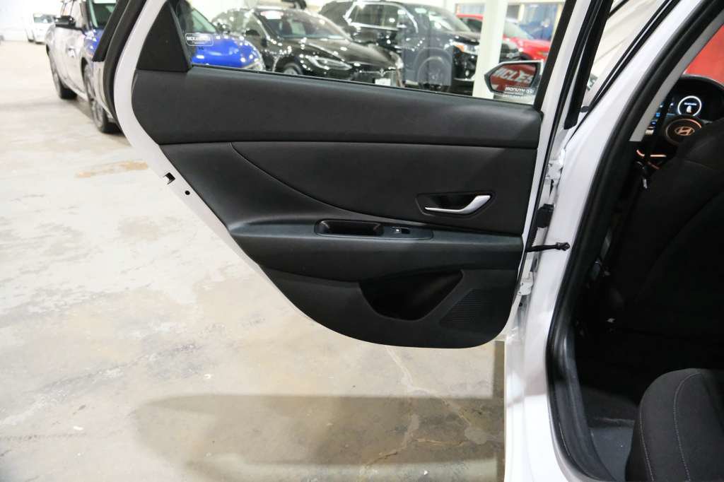 Used 2025 Hyundai Elantra SEL FWD image 21