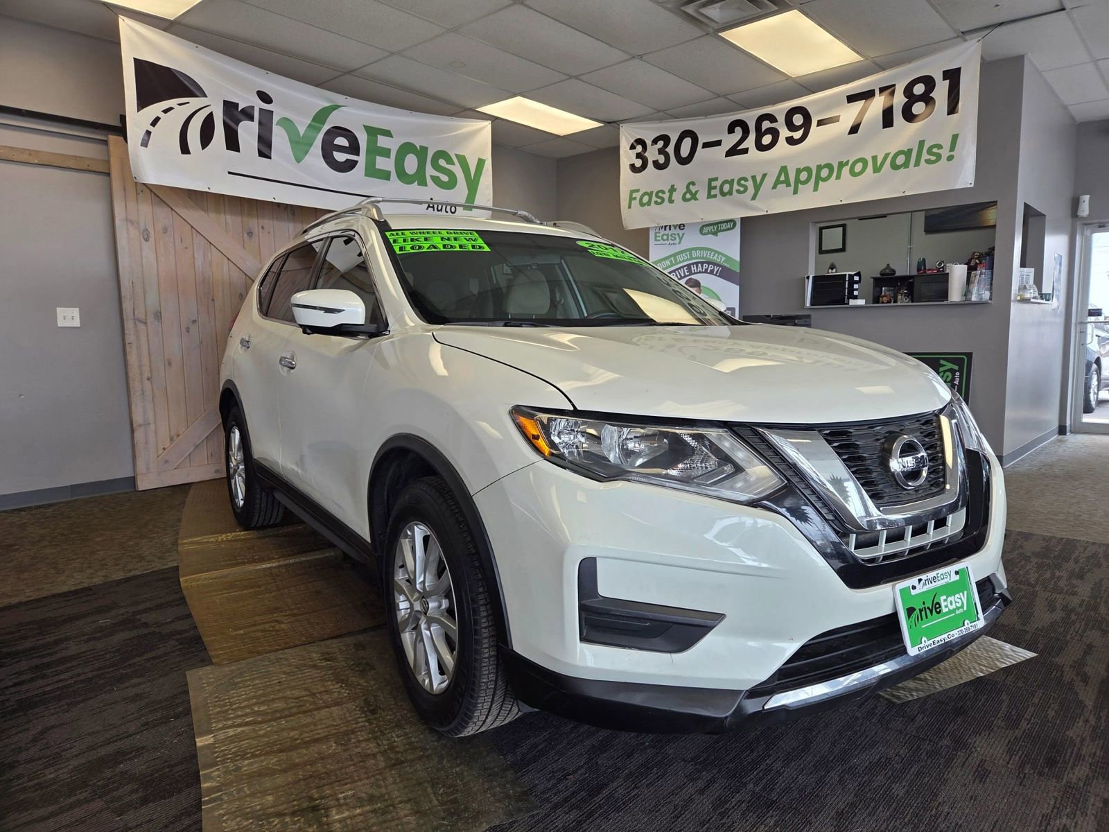 Used 2017 Nissan Rogue SV w/ SV Premium Package image 1