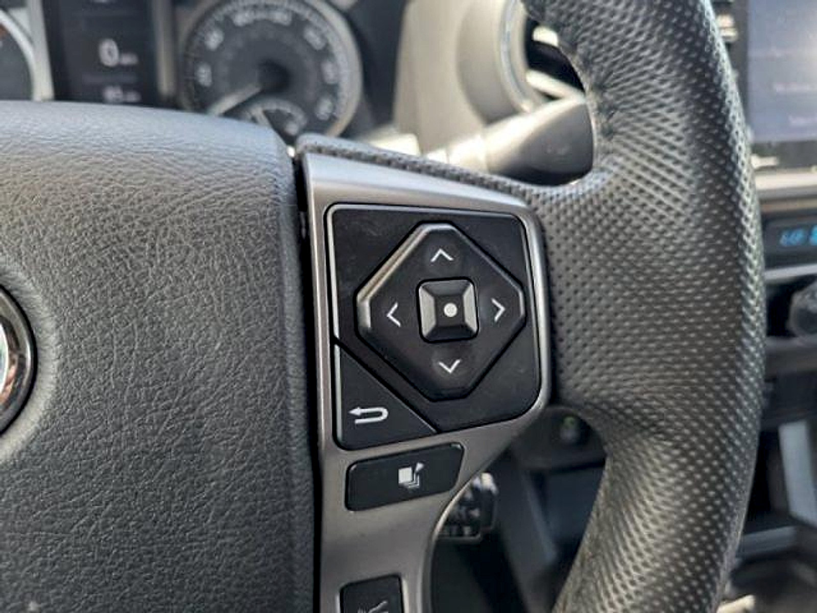Used 2022 Toyota Tacoma SR5 w/ Technology Package RWD image 24