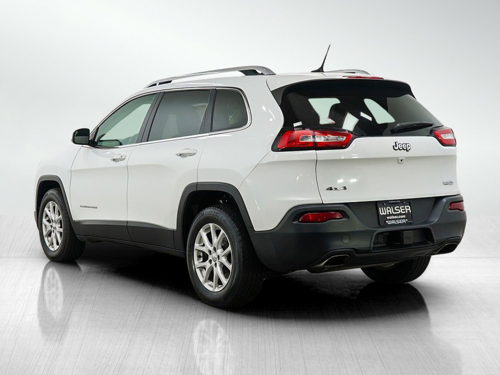 Used 2015 Jeep Cherokee Latitude AWD/4WD image 3