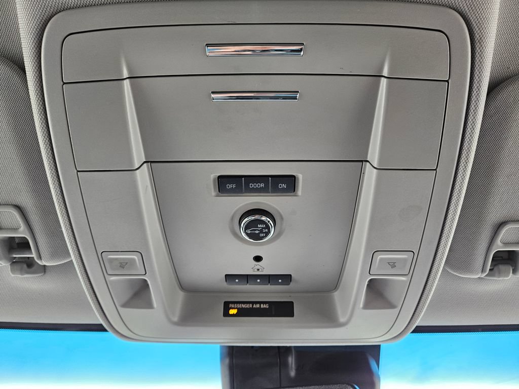 Used 2018 Chevrolet Suburban LT AWD/4WD image 18