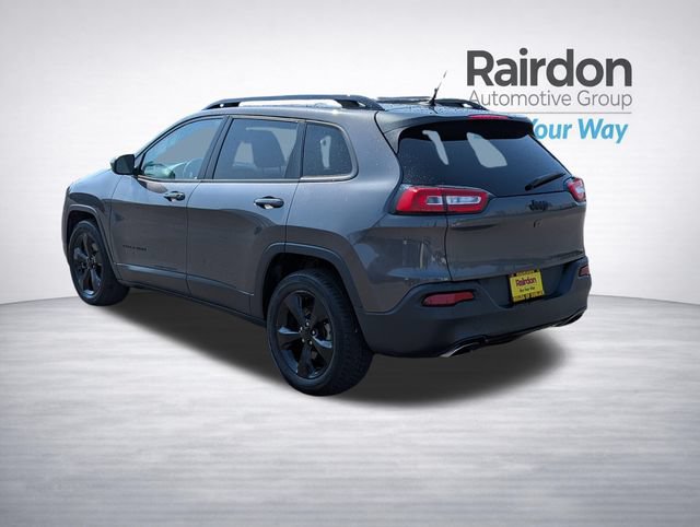 Used 2018 Jeep Cherokee Latitude w/ Altitude Package FWD image 5
