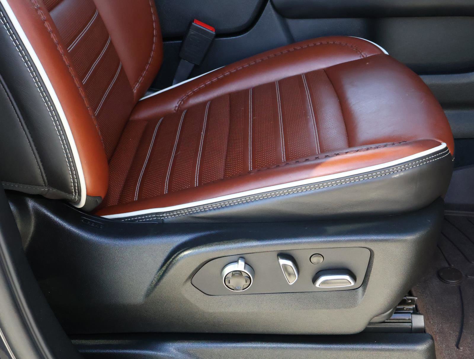 Used 2024 GMC Yukon XL Denali Ultimate image 25