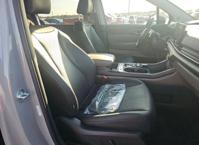 Certified 2025 Kia Carnival EX FWD image 7