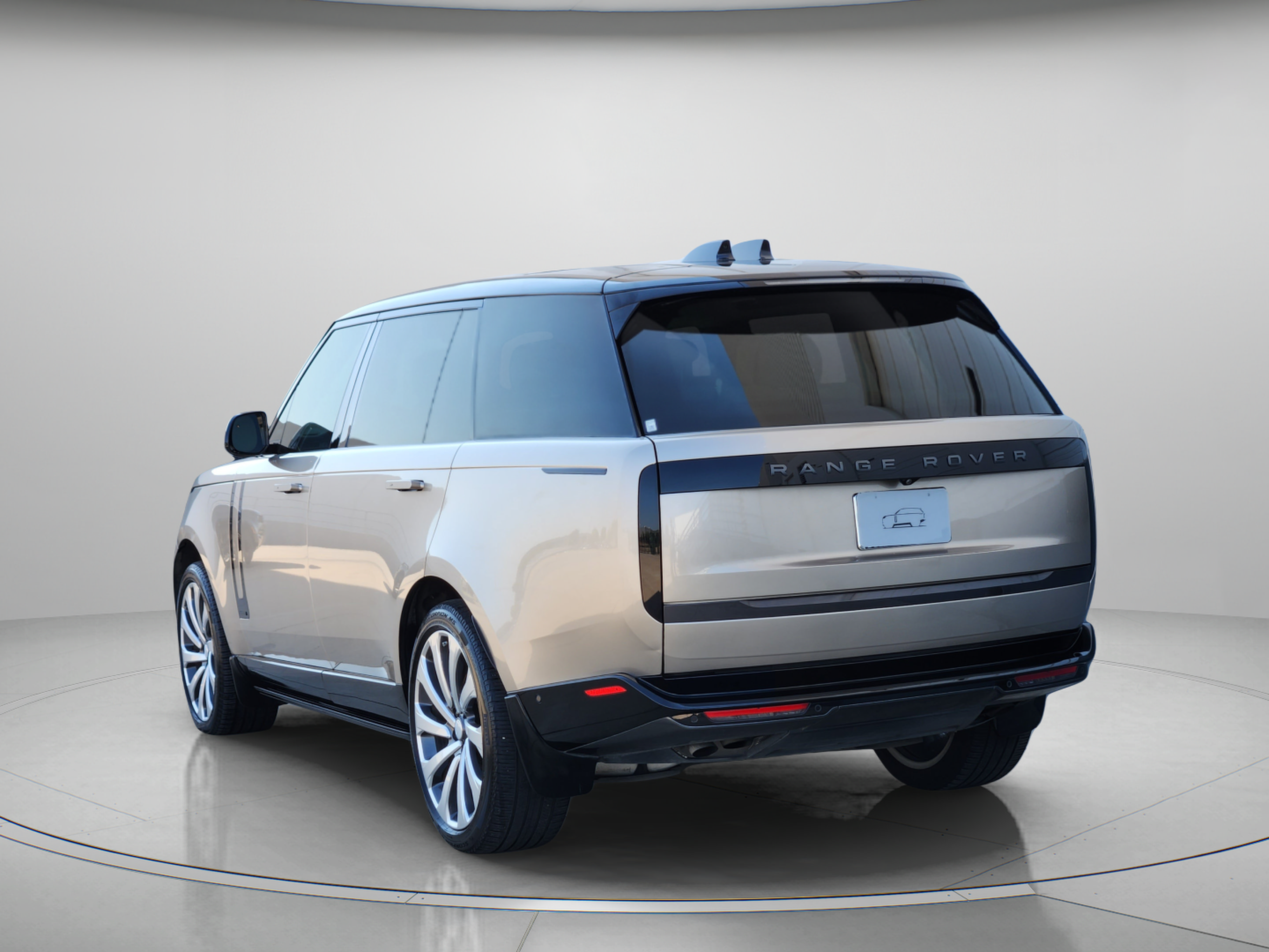 Certified 2025 Land Rover Range Rover Long Wheelbase Autobiography AWD/4WD image 3