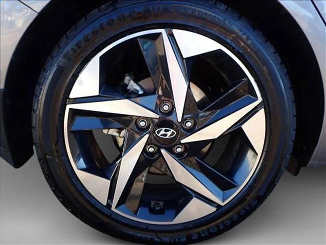 Used 2023 Hyundai Elantra Limited image 7