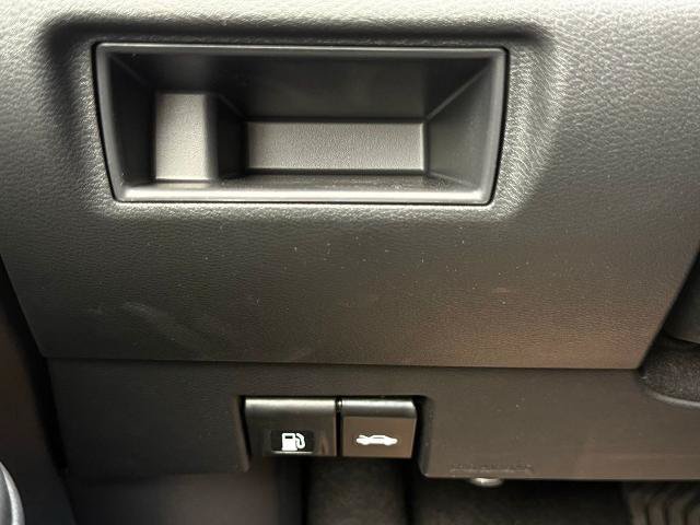 New 2025 Nissan Versa SV w/ Trunk Package FWD image 23