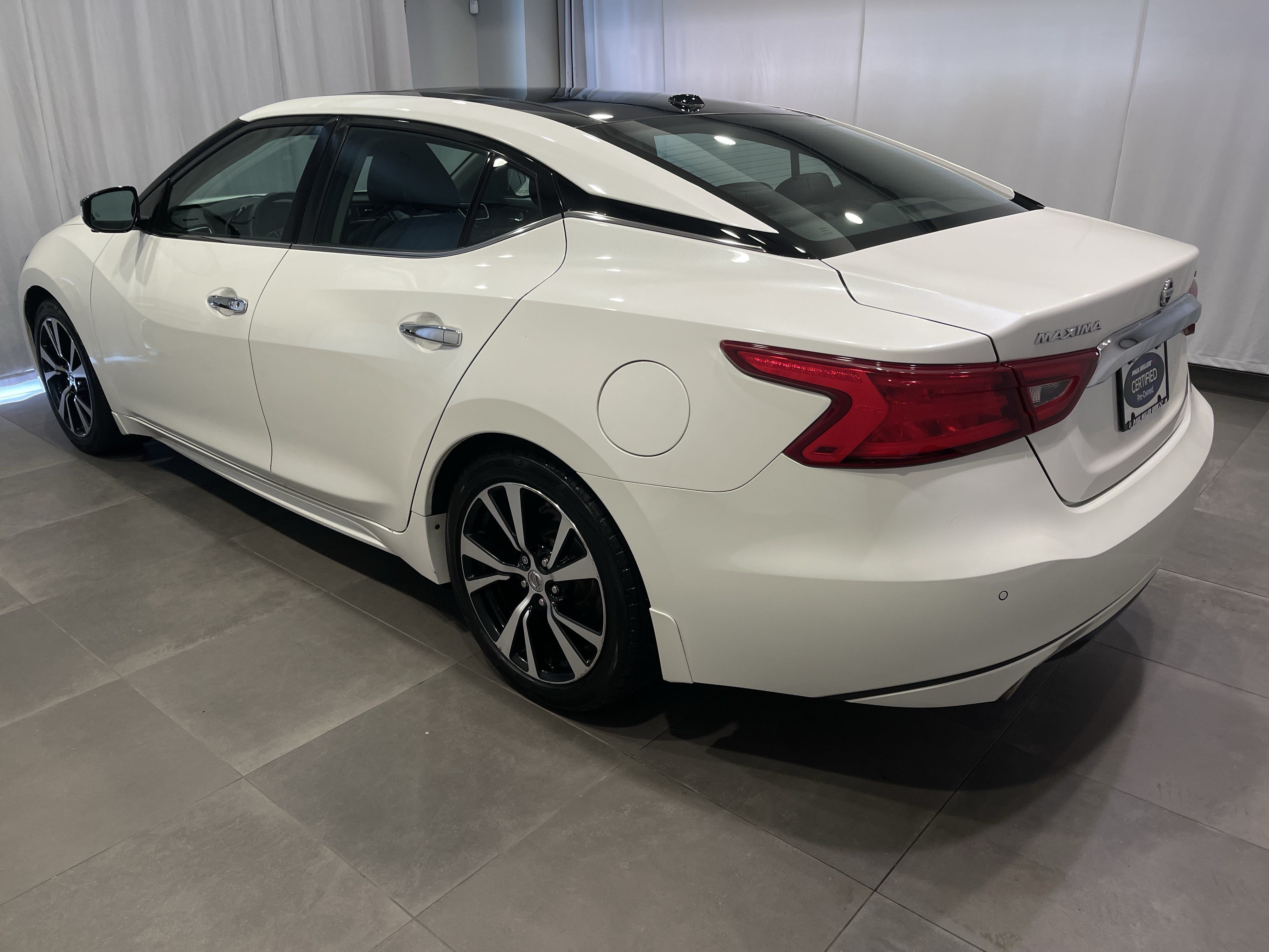 Used 2017 Nissan Maxima Platinum FWD image 4