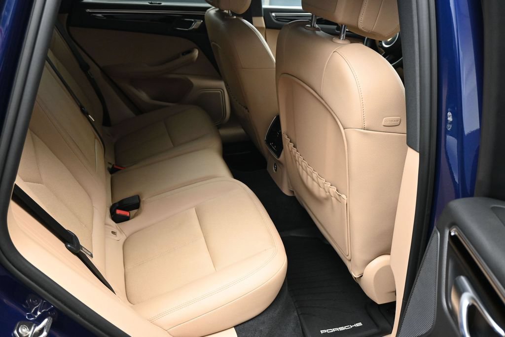 Certified 2023 Porsche Macan AWD/4WD image 10