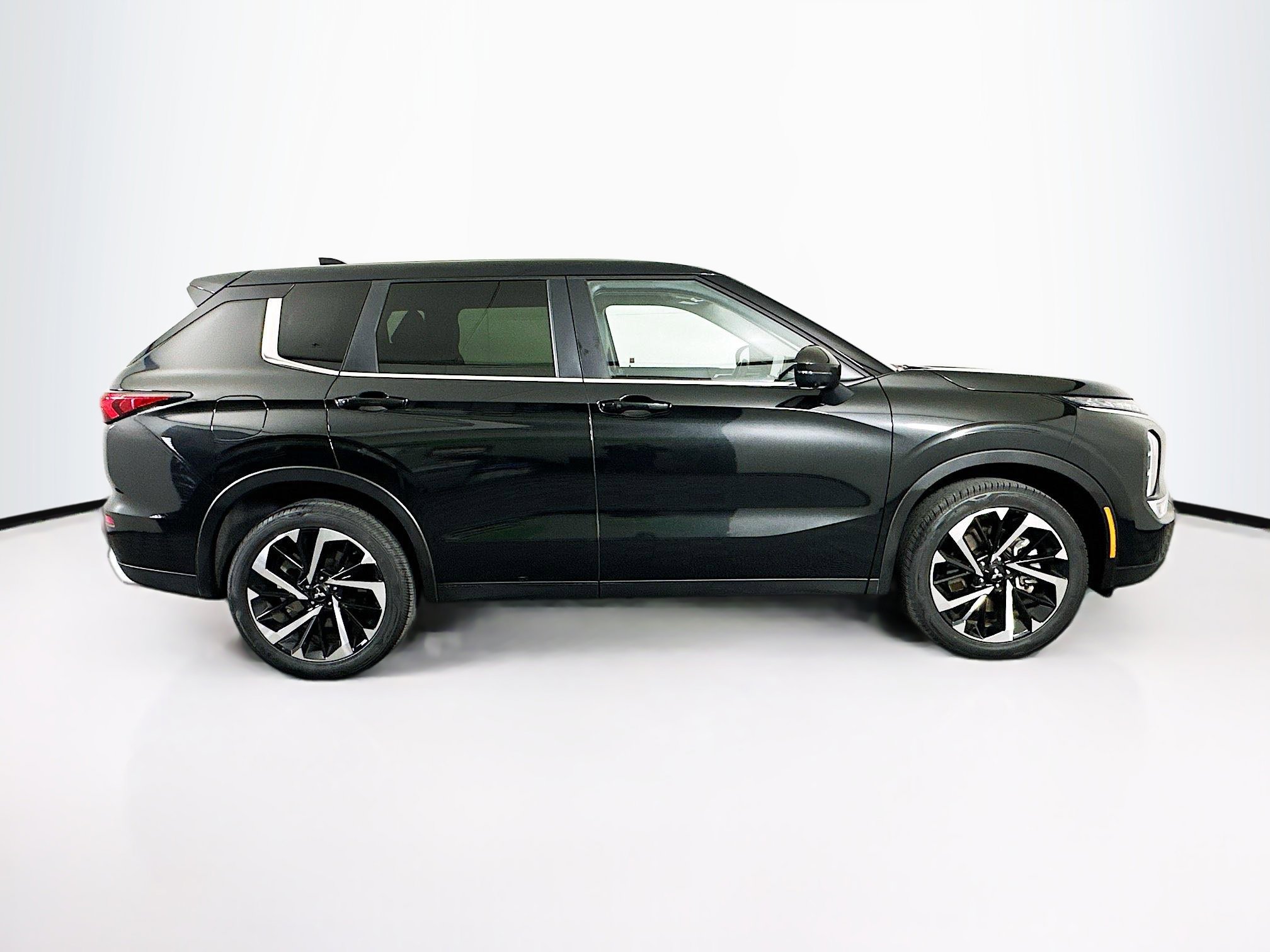 Used 2024 Mitsubishi Outlander SE Black Edition image 10