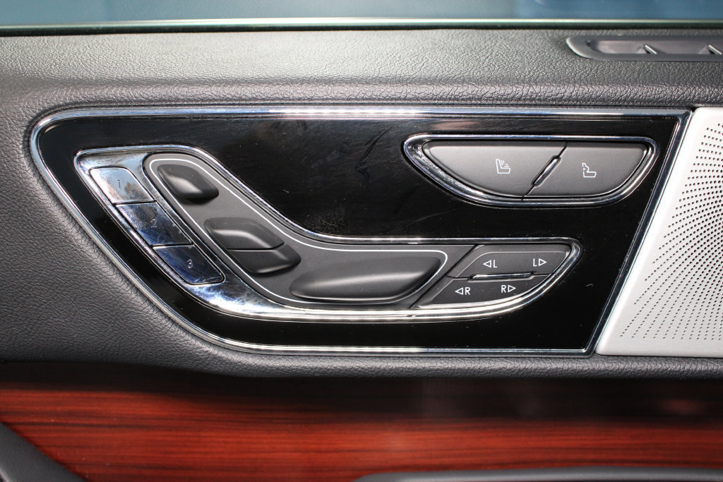 Used 2024 Lincoln Navigator Reserve AWD/4WD image 9